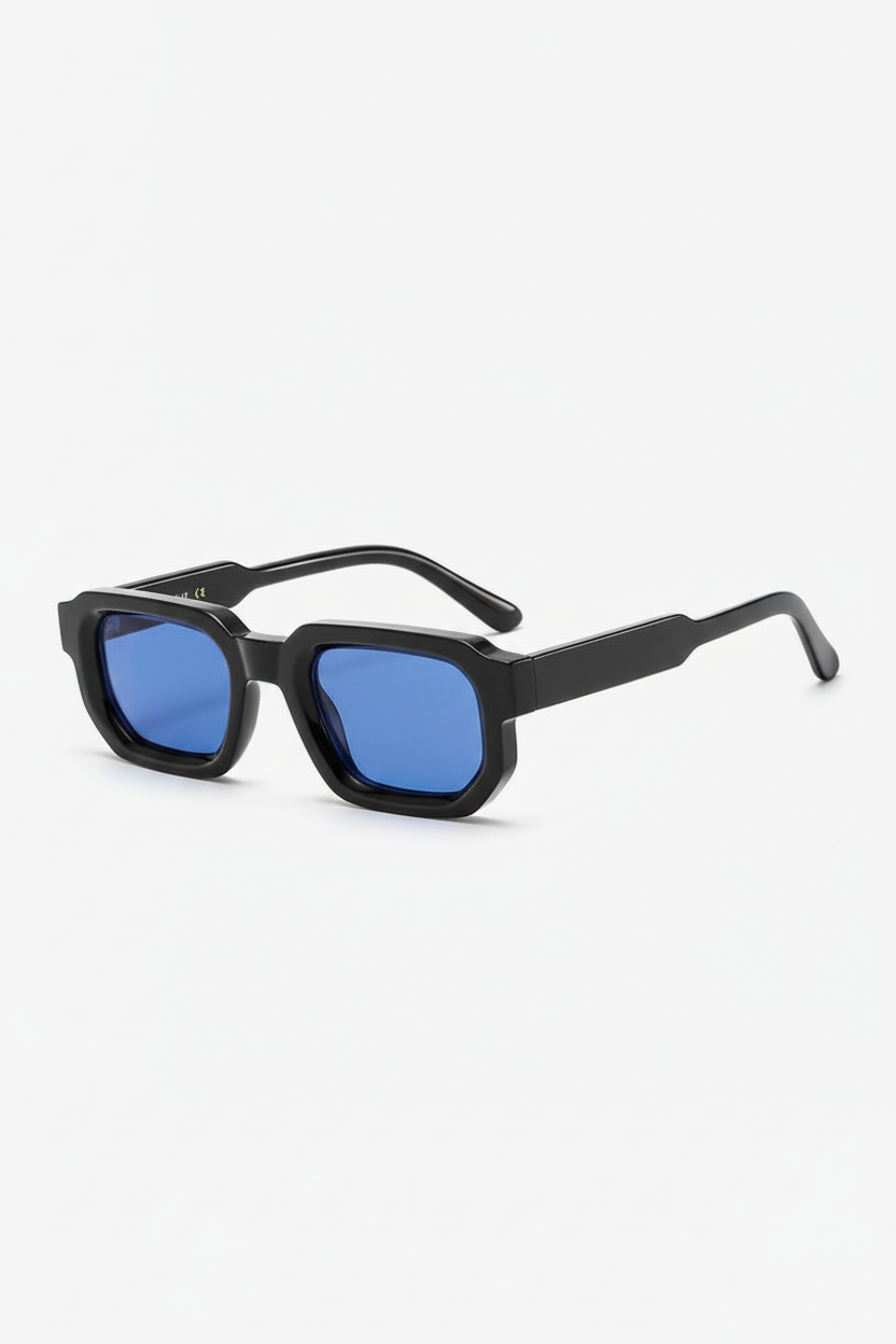 Lunettes bleues fond blanc