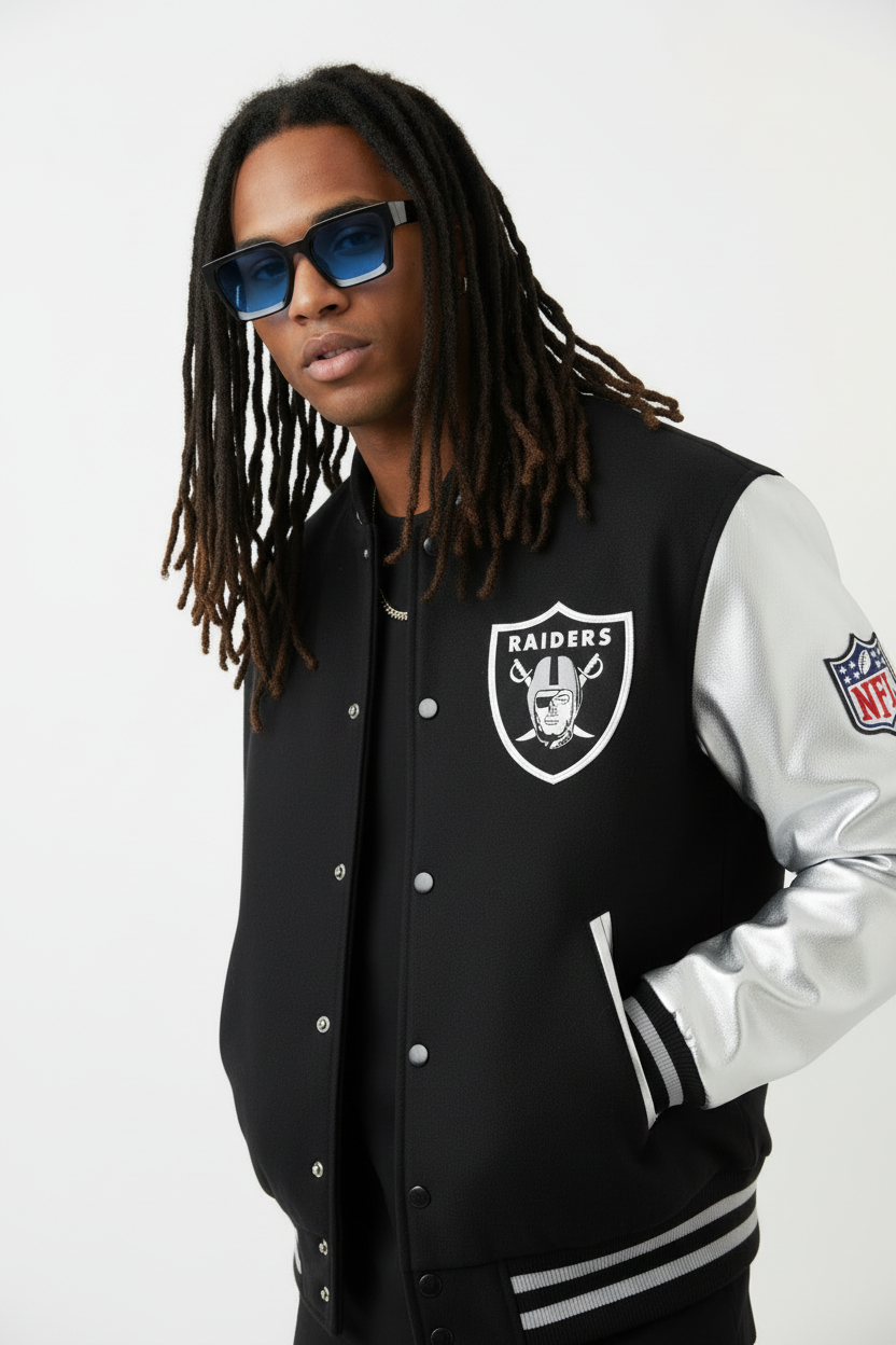 Modèle dreads avec lunettes bleues